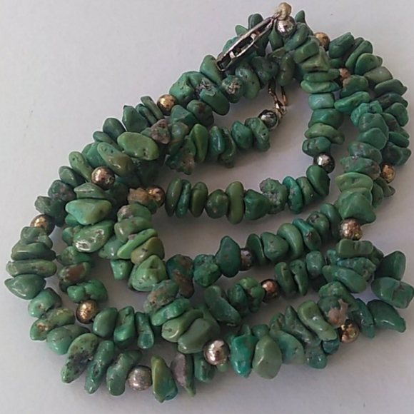 2FT+ VINTAGE All Natural Green Turquoise Chip Necklace **SALE PRICE** - Picture 5 of 12